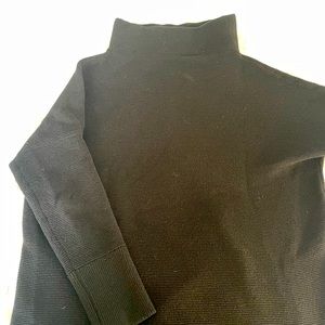 Women’s Ottoman Slouchy Tunic in solid black